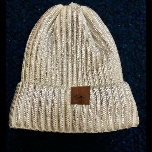 Beautiful hat by Cloie - Picture 1 of 2